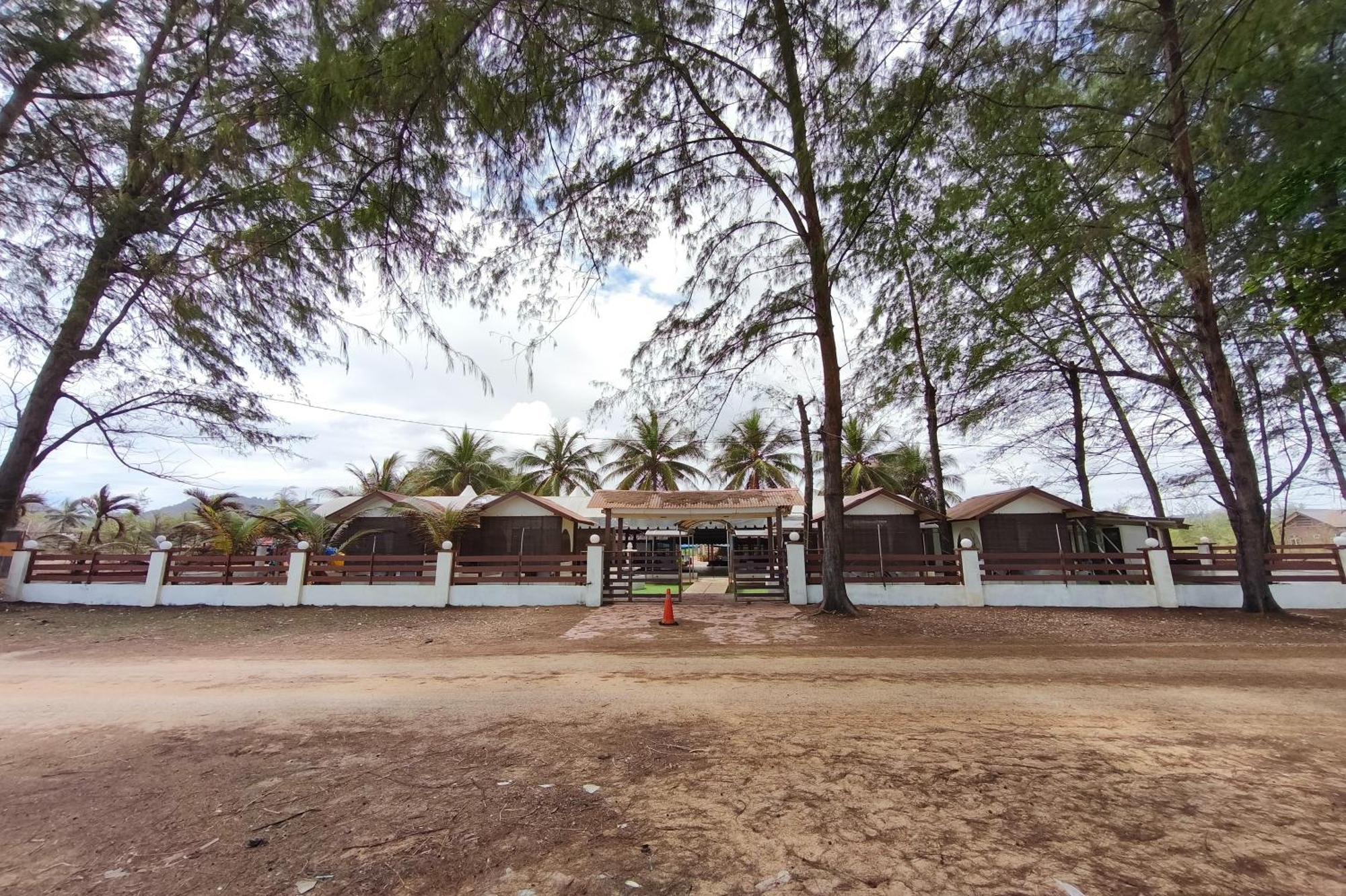 Alsafina Kijal Beach Resort & Restaurant Exterior photo