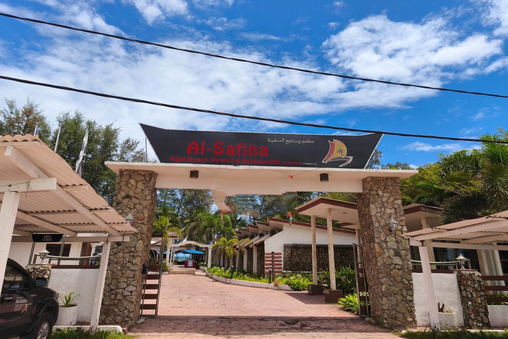 Alsafina Kijal Beach Resort & Restaurant Exterior photo