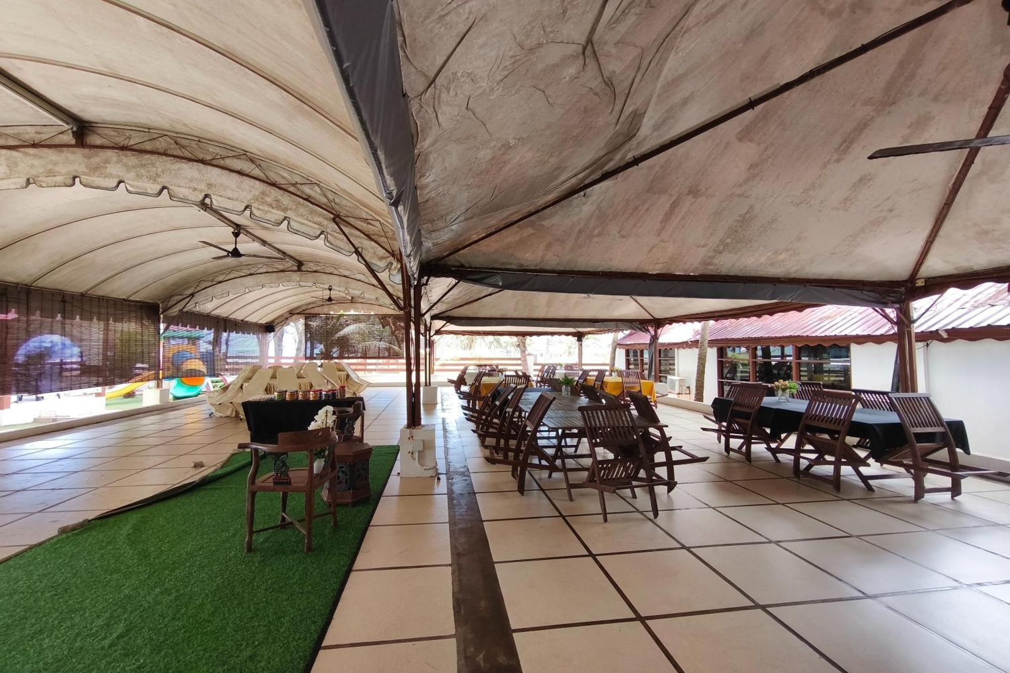 Alsafina Kijal Beach Resort & Restaurant Exterior photo