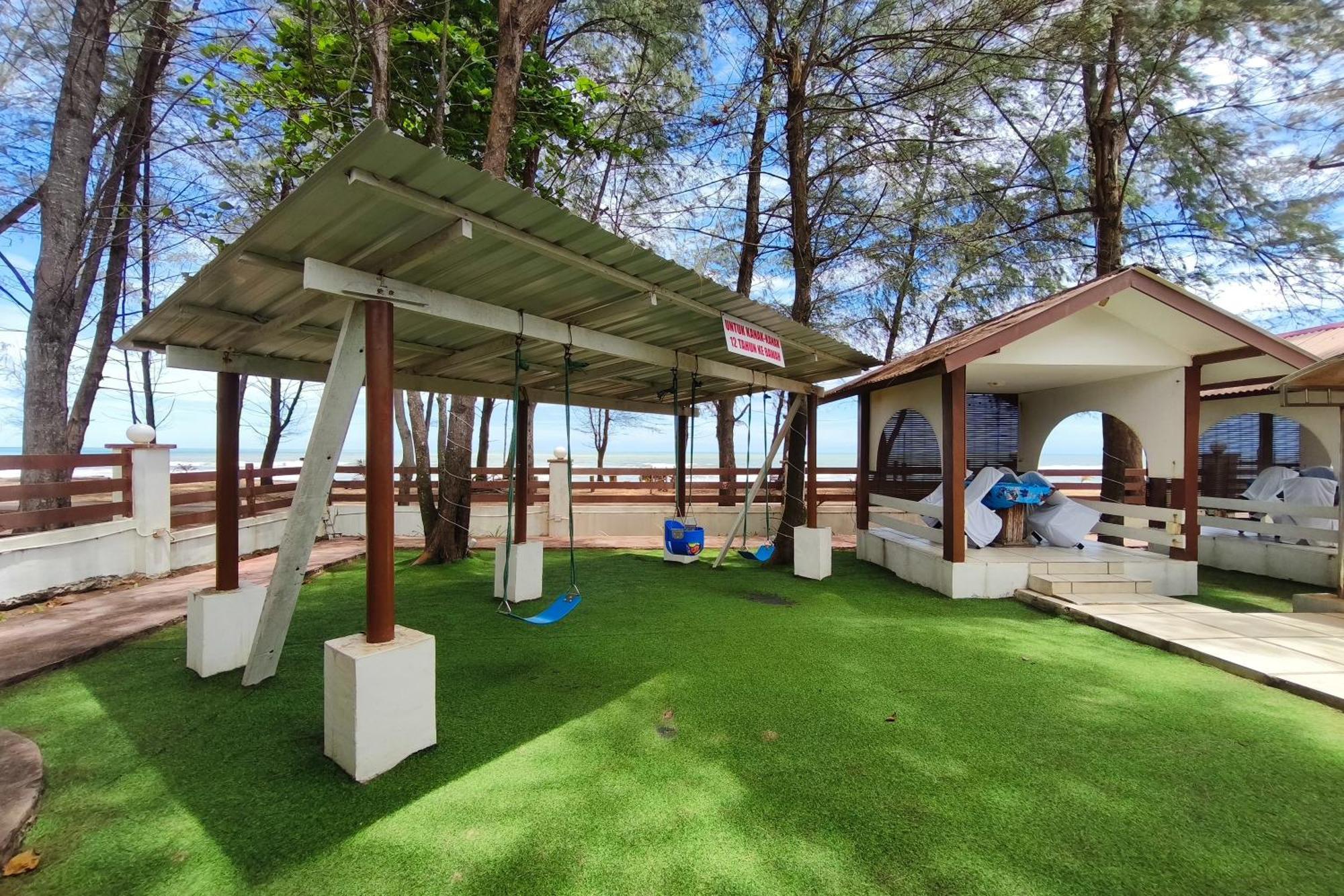 Alsafina Kijal Beach Resort & Restaurant Exterior photo