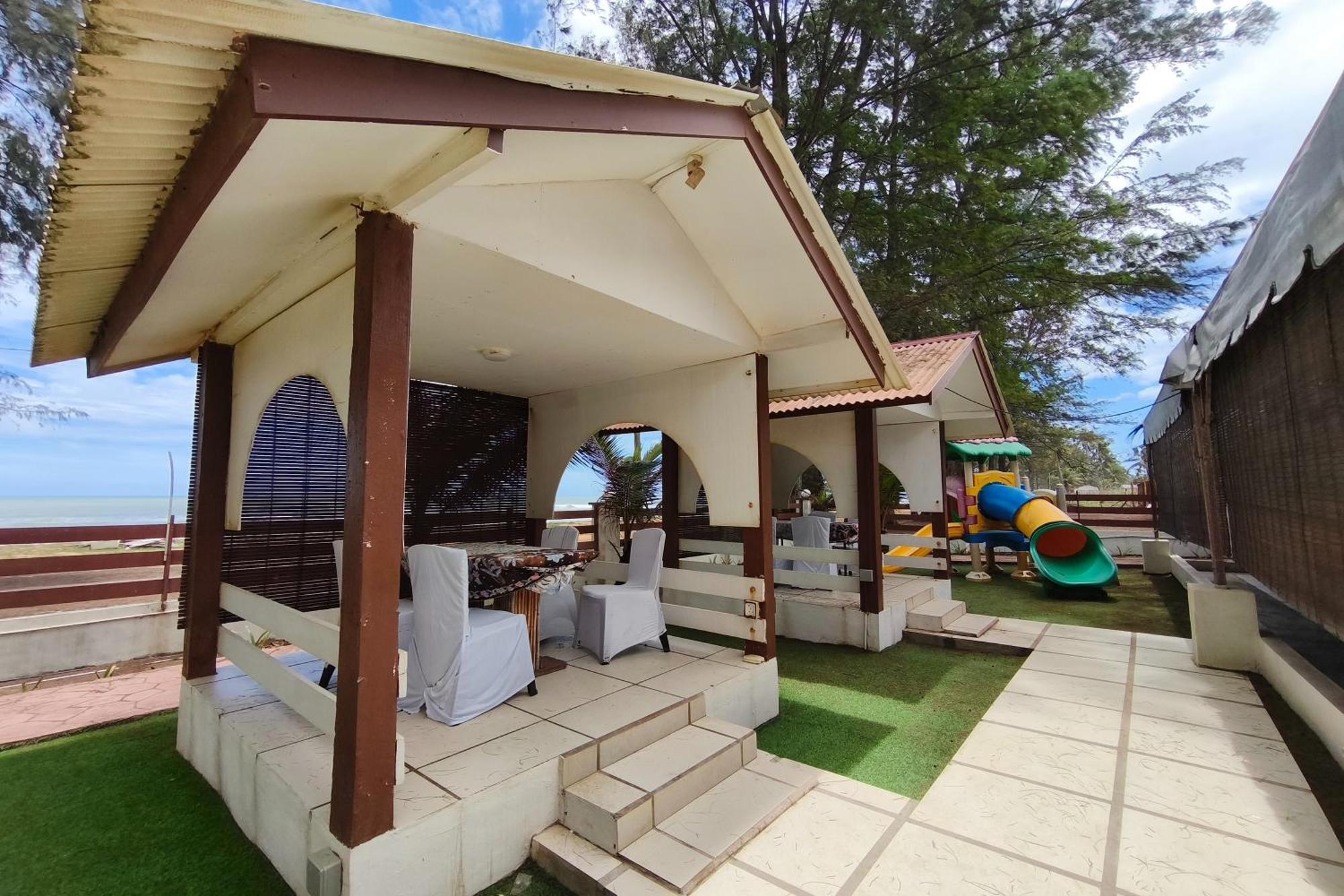 Alsafina Kijal Beach Resort & Restaurant Exterior photo