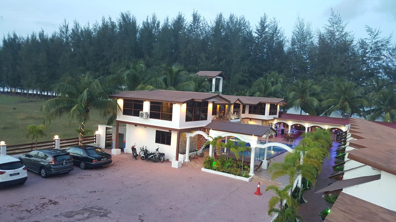 Alsafina Kijal Beach Resort & Restaurant Exterior photo