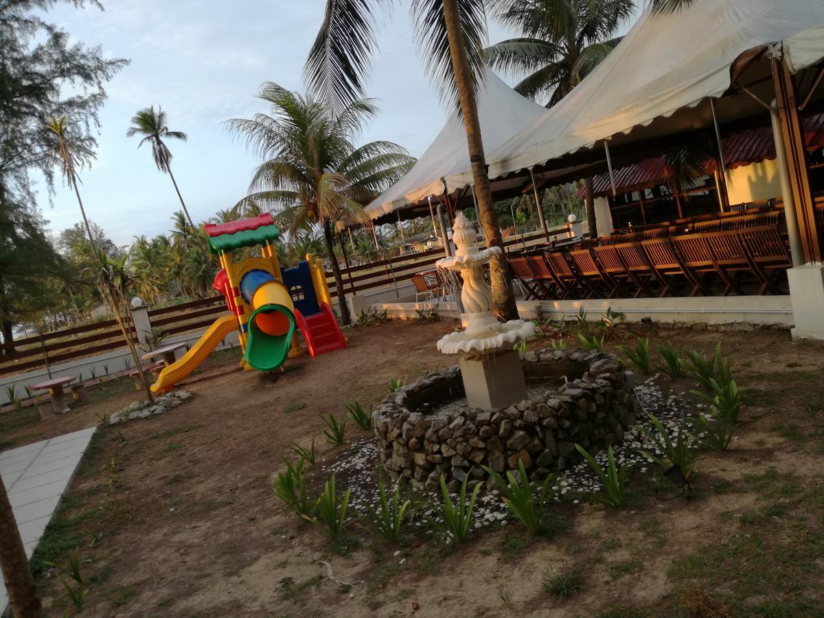 Alsafina Kijal Beach Resort & Restaurant Exterior photo