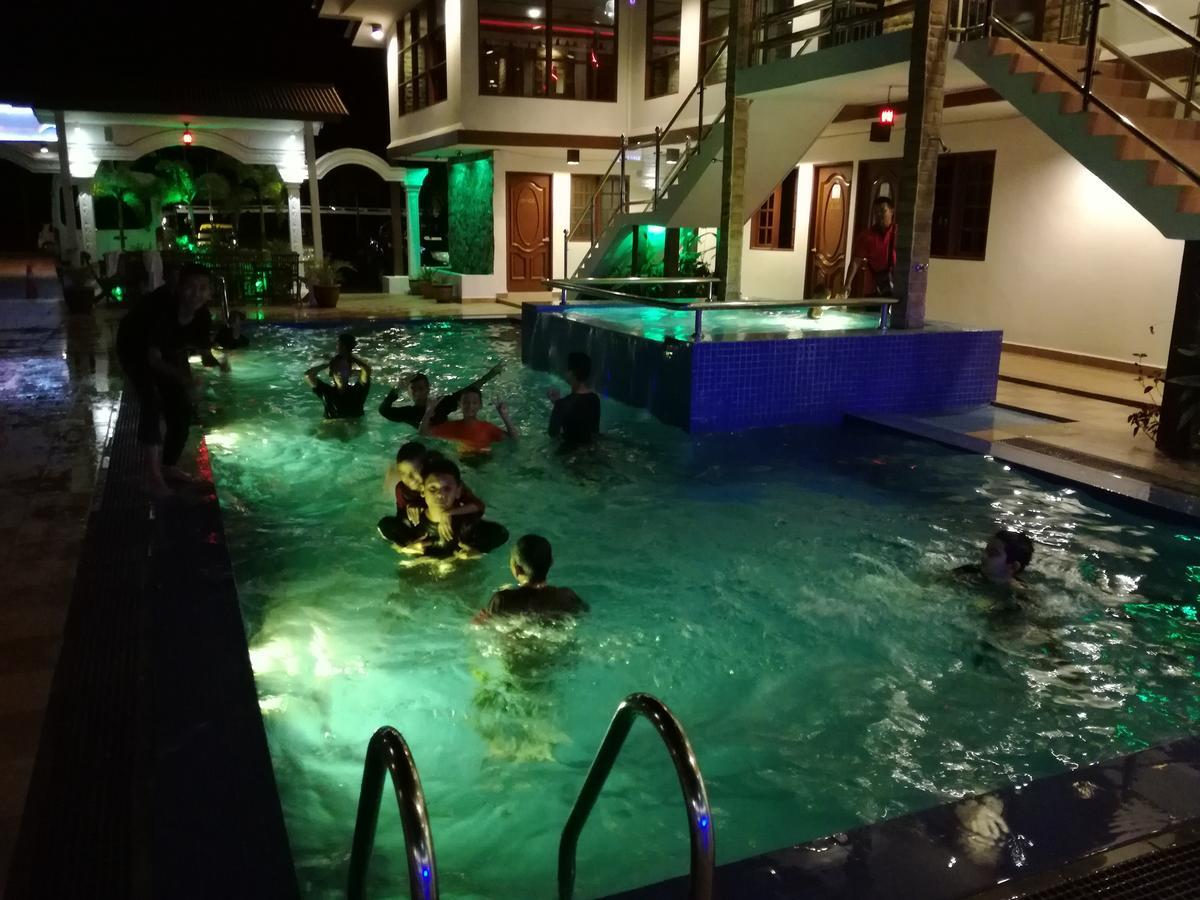 Alsafina Kijal Beach Resort & Restaurant Exterior photo